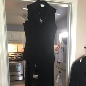 Used but good condition women’s business pantsuit.